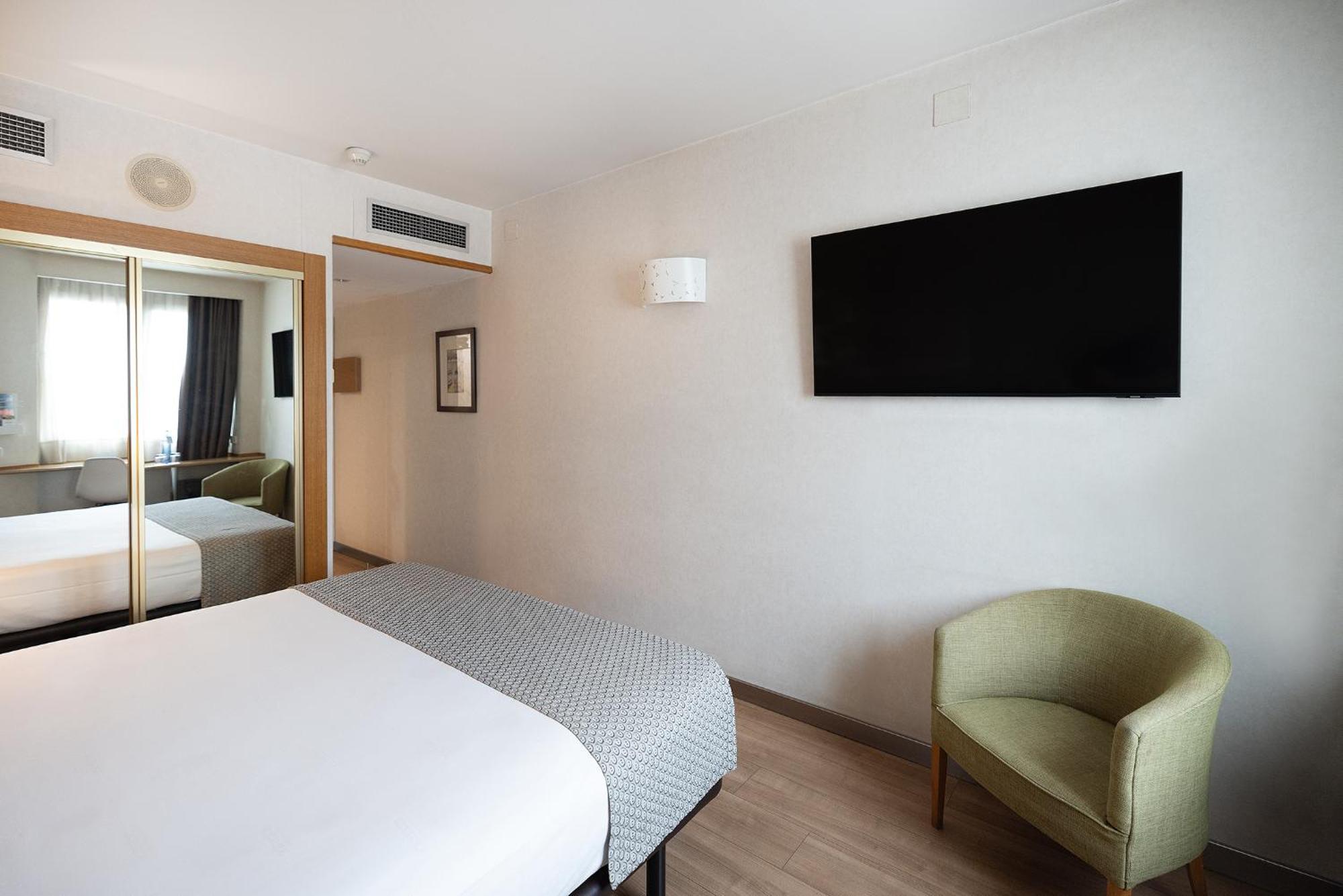 Catalonia Albeniz Hotel Barcelona Room photo
