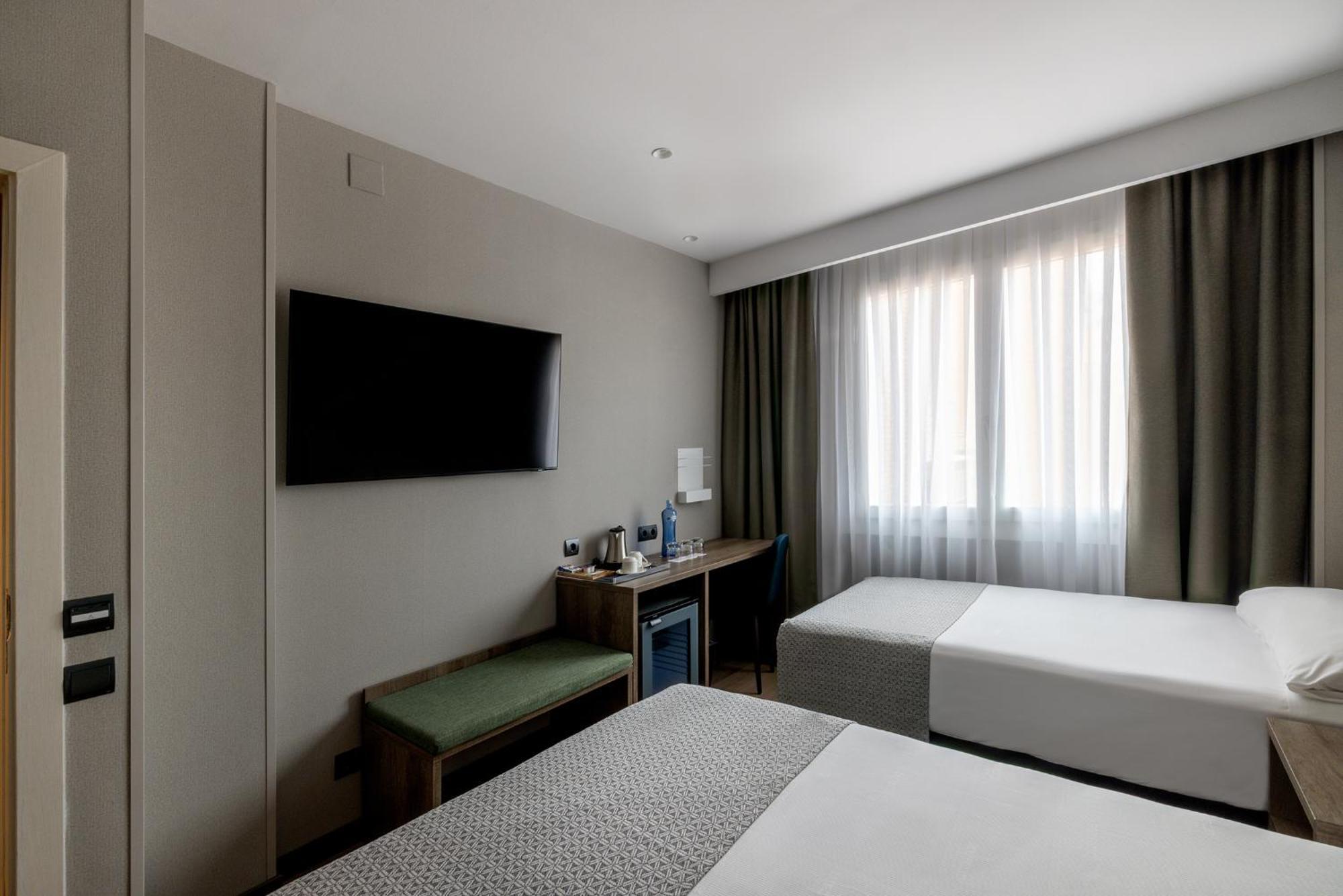 Catalonia Albeniz Hotel Barcelona Room photo