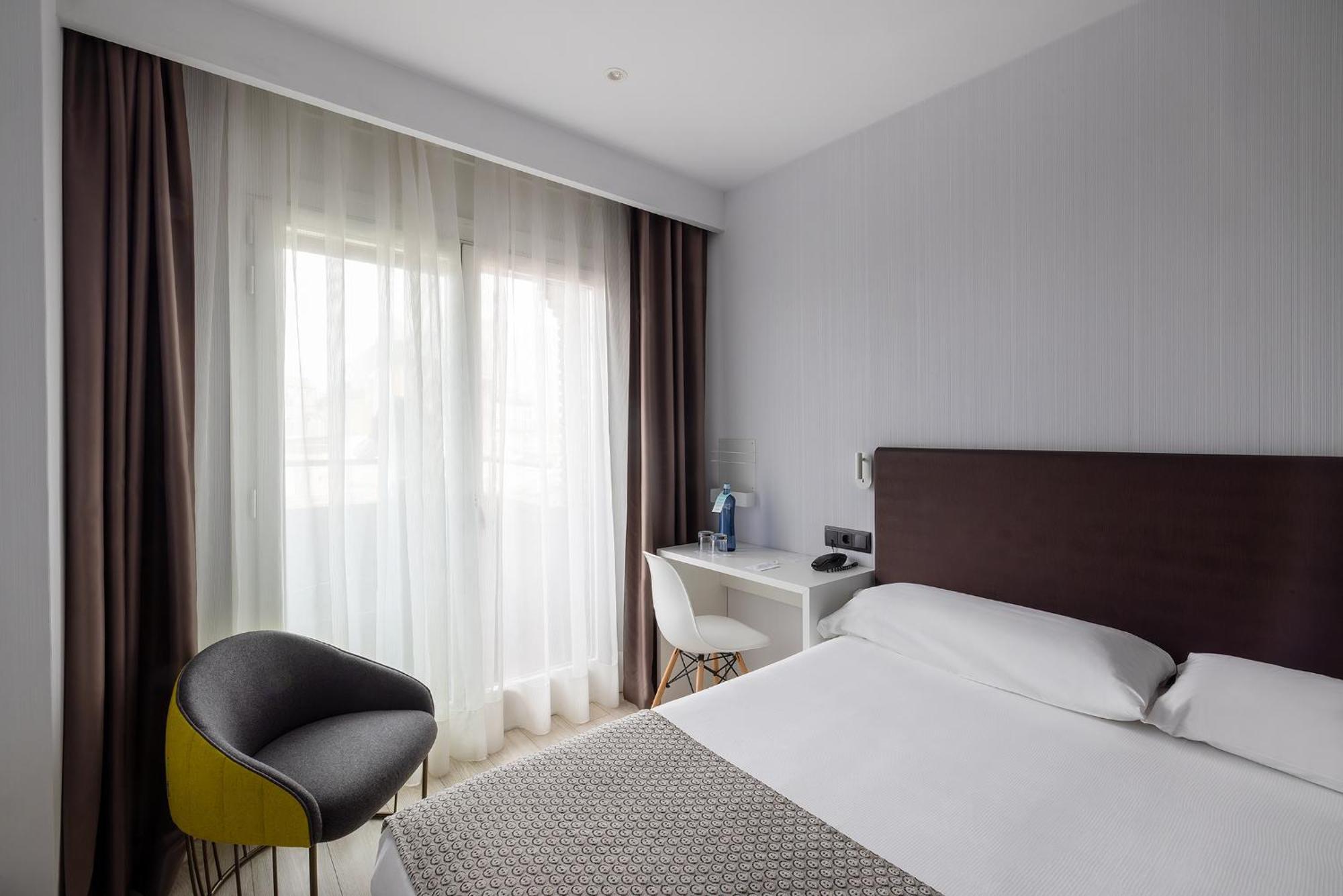 Catalonia Albeniz Hotel Barcelona Room photo