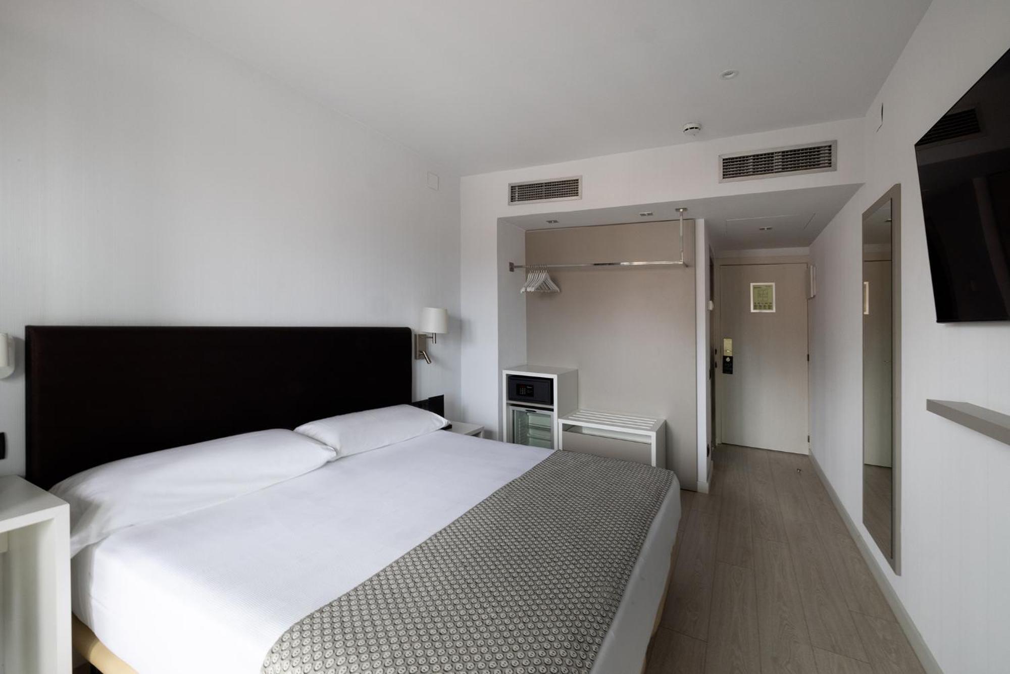 Catalonia Albeniz Hotel Barcelona Room photo